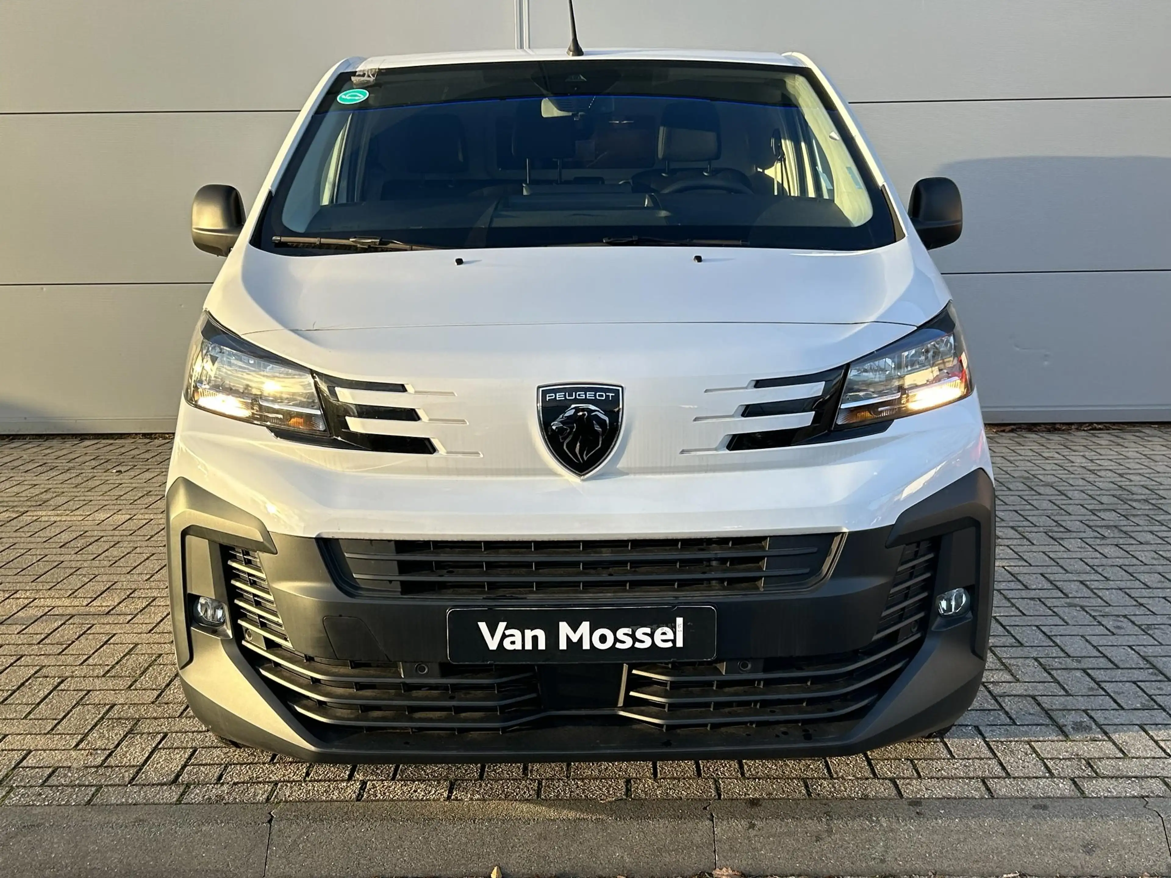 Peugeot e-Expert EV L2 75 kWh — photo 8