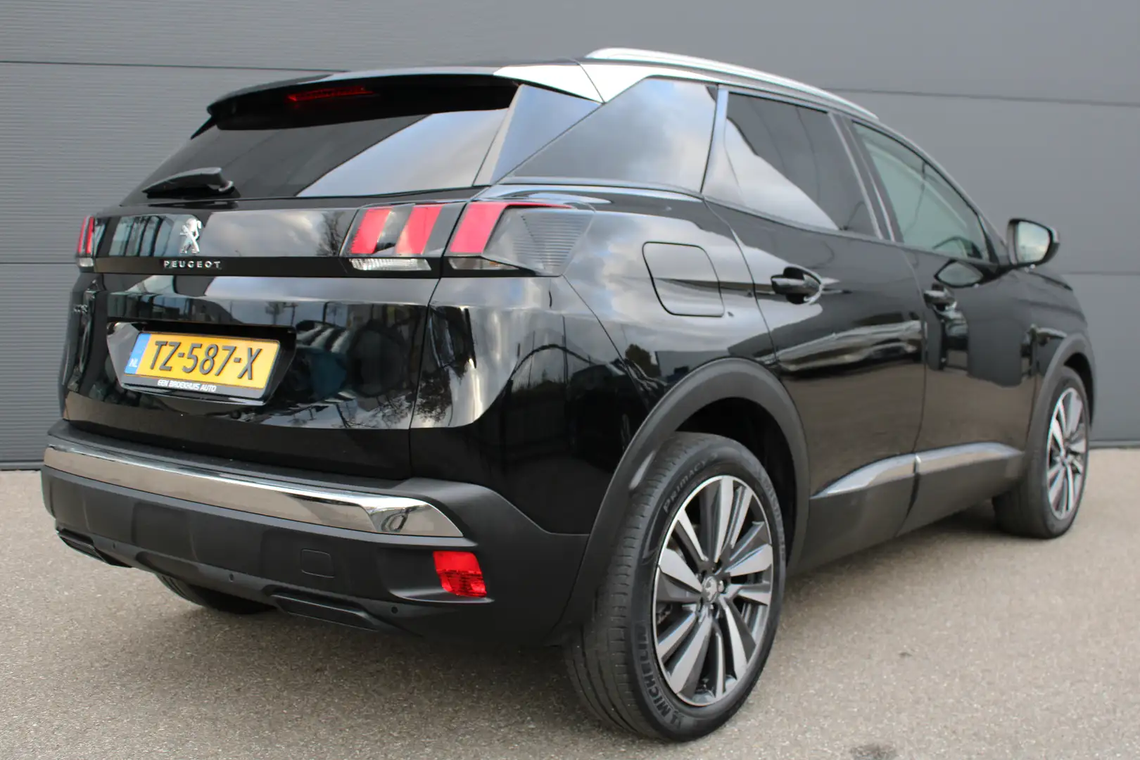 Peugeot 3008 1.2 PureTech Allure | Navi by app | Focal geluidsi Schwarz - 2