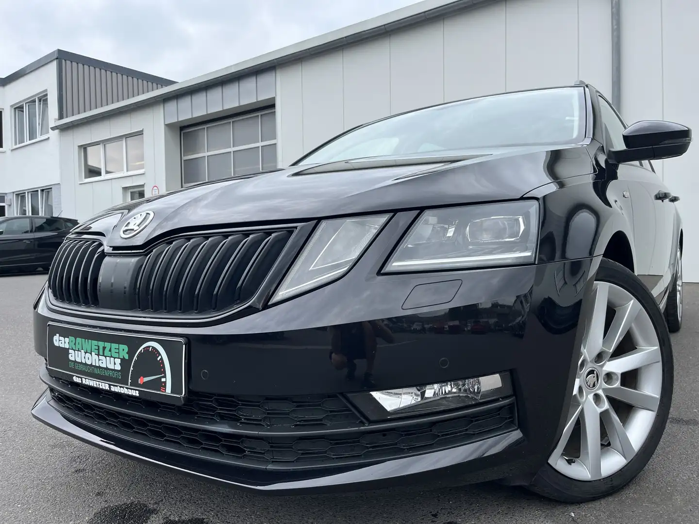 Skoda Octavia Combi 1.5 TSI DSG Soleil Blackline 131€ m. 20% A Negro - 1