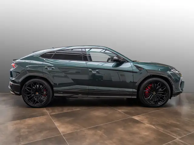 Lamborghini Urus view 2