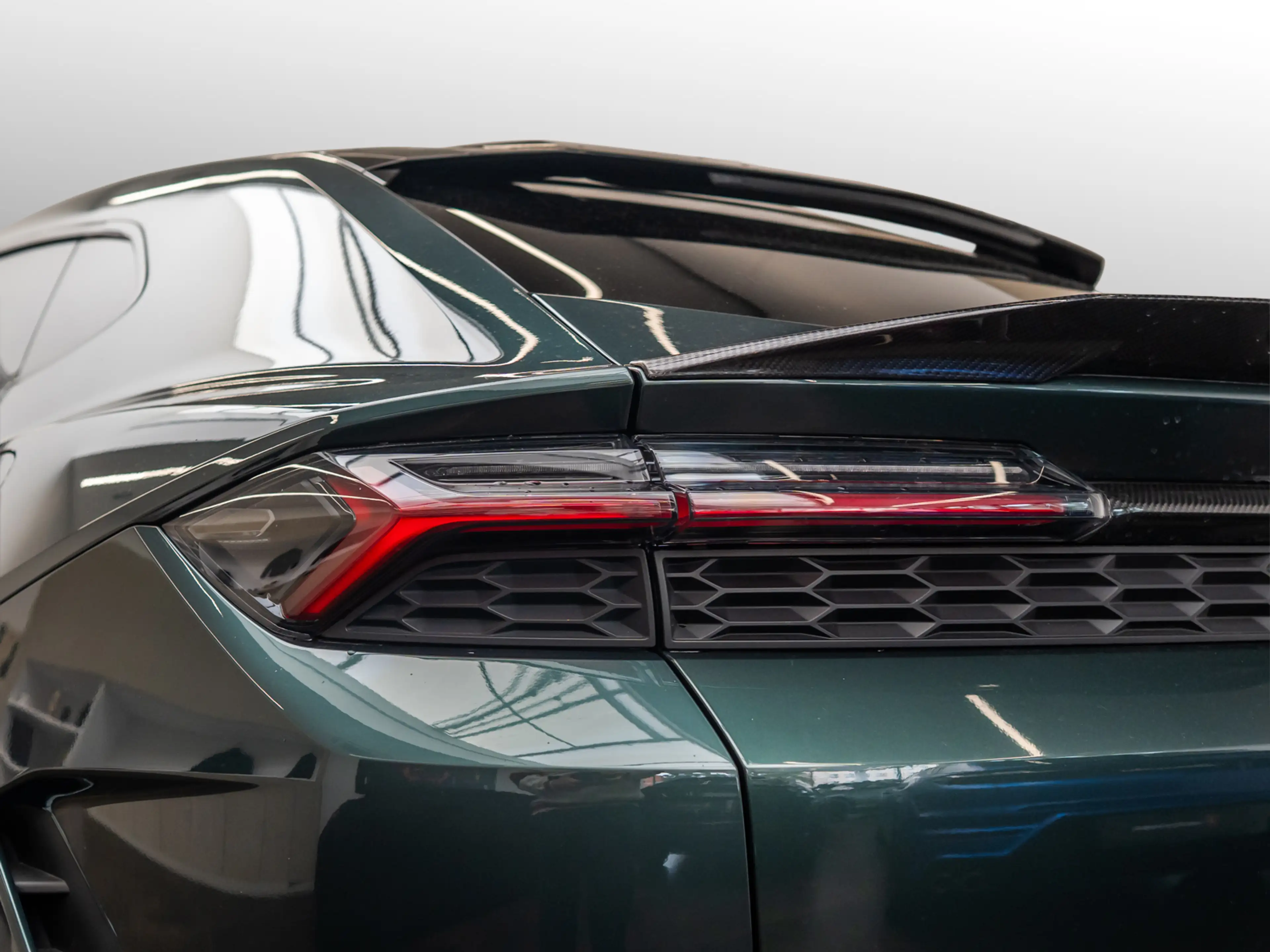 Lamborghini Urus SE MY26| Akra| Full Carbon| B&O | Front PPF — photo 11