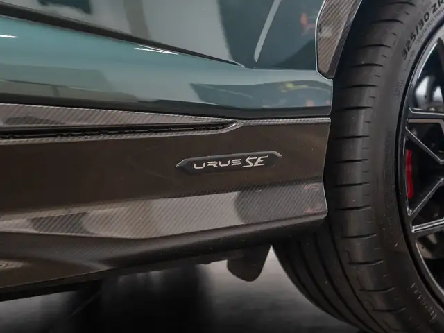 Lamborghini Urus view 9