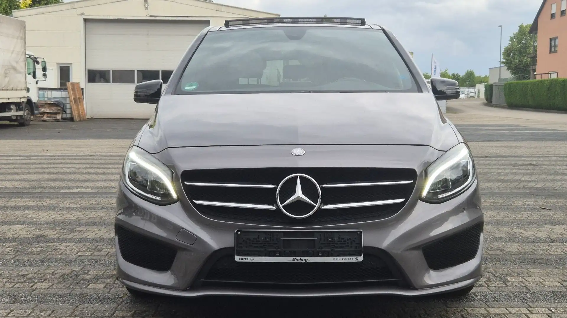Mercedes-Benz B 250 4MATIC DCT AMG Line/LED/NAVI/PANO/SHZ/LEDE Gris - 2