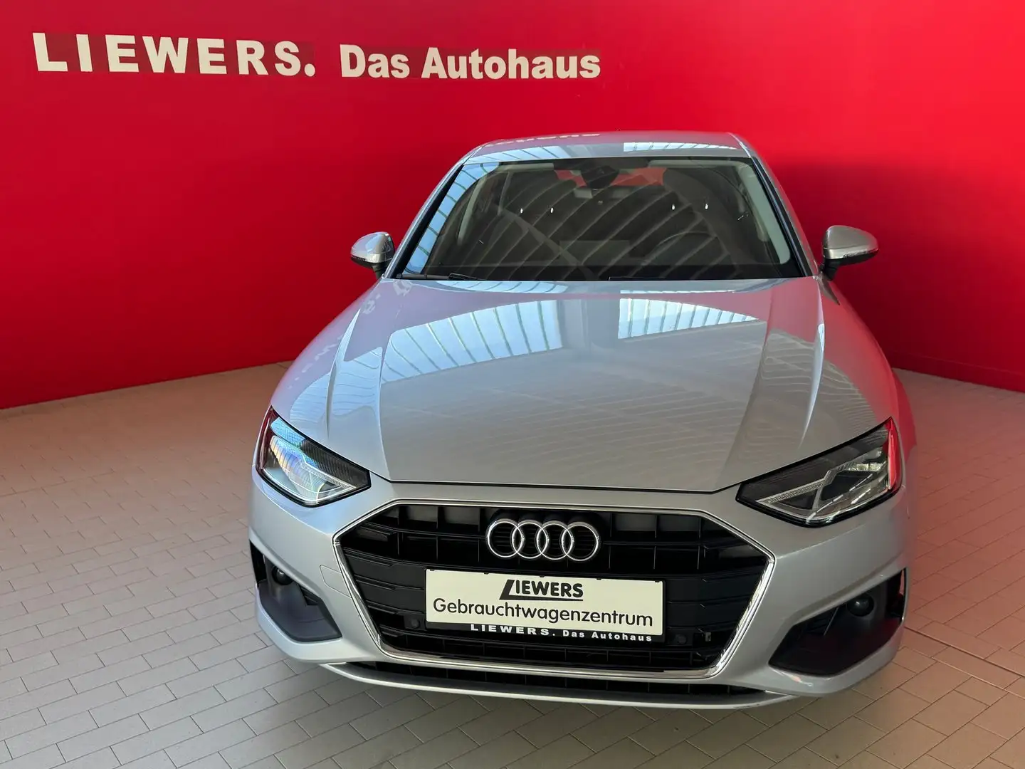 Audi A4 Limousine 30 TDI Silber - 2