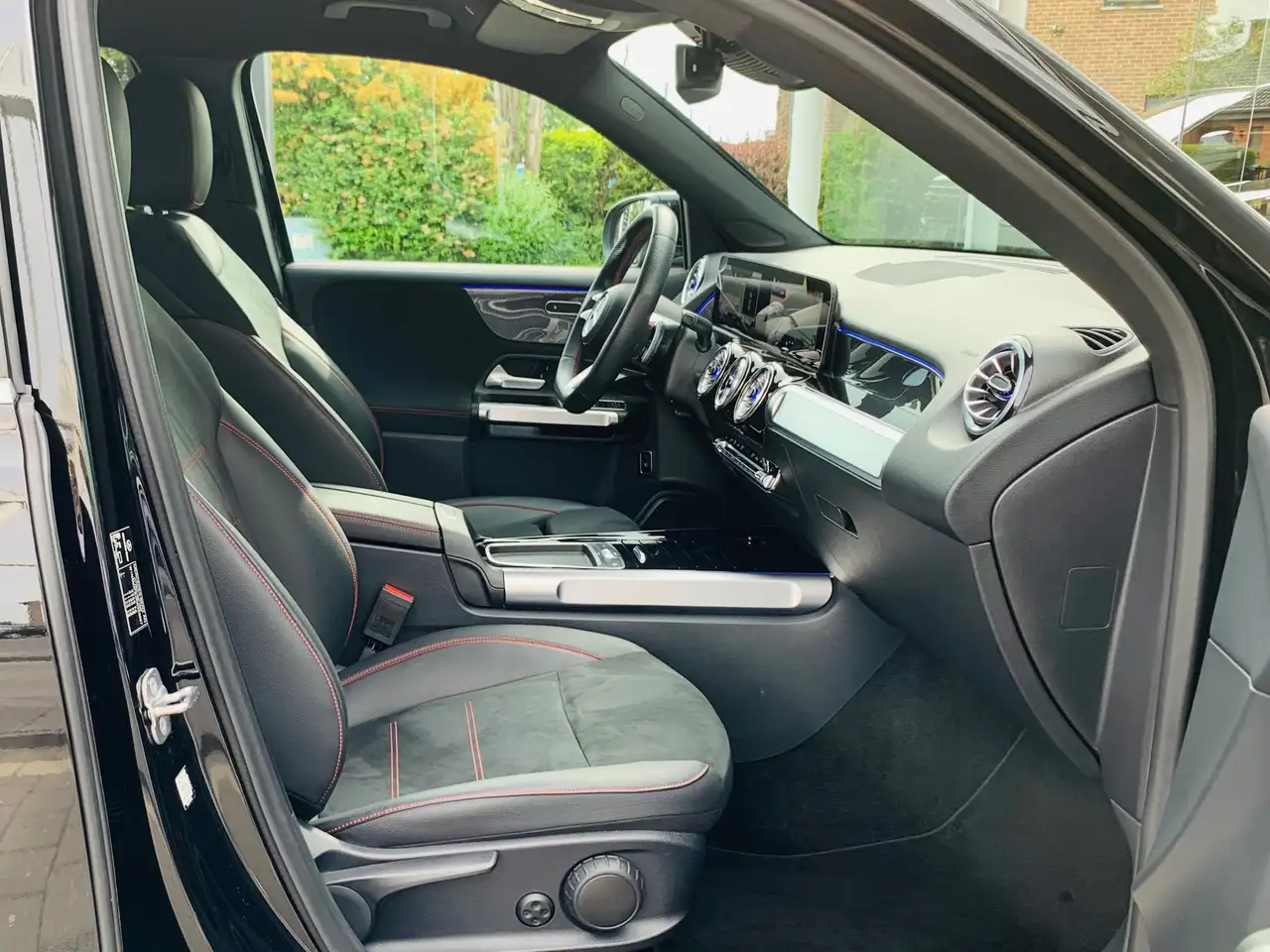 Mercedes-Benz GLB 4 MATIC 4x4 190CV MHEV / PACK AMG / FACELIFT / FINITION CARBONE /, миниатюра 16