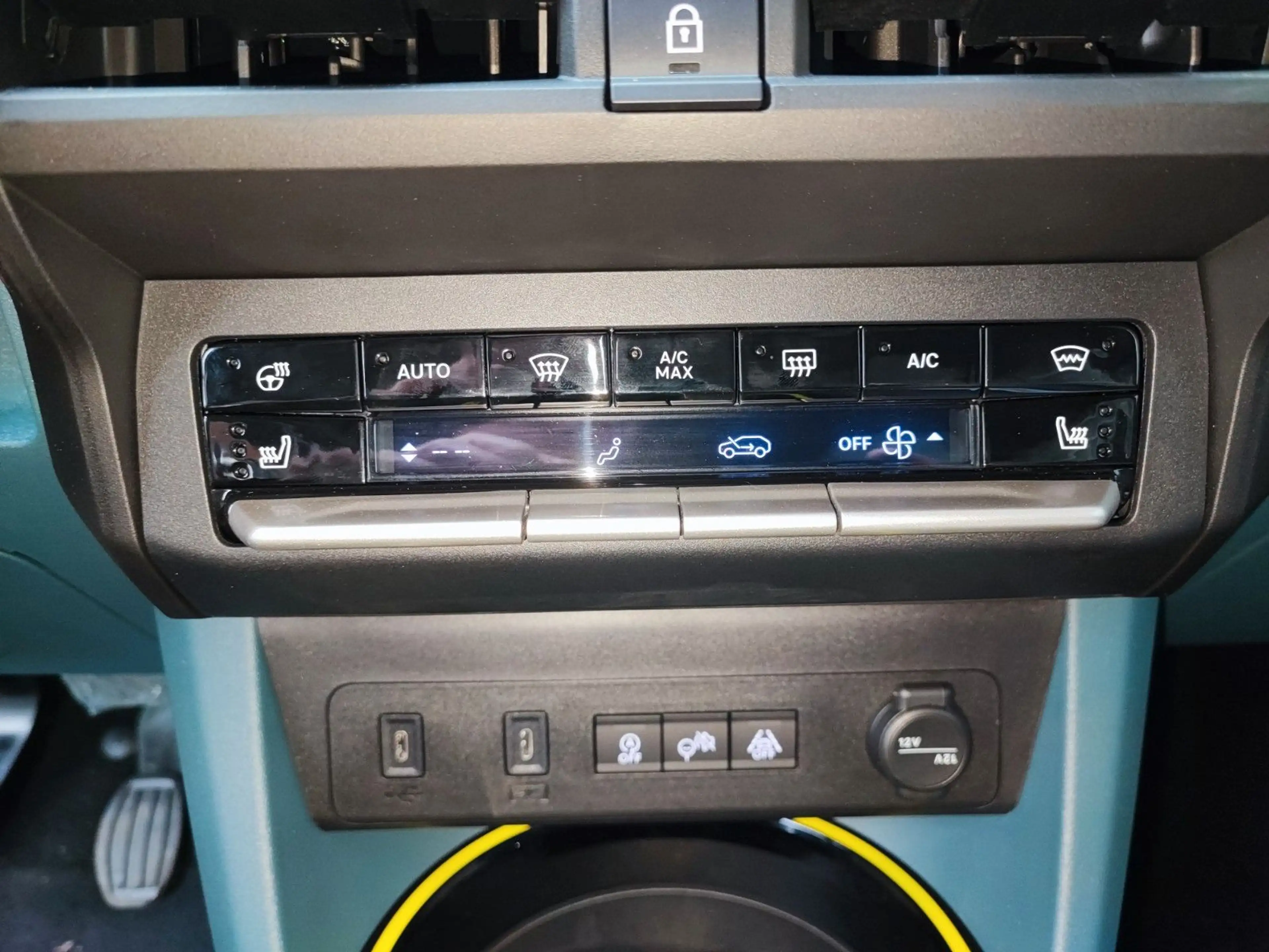 Fiat Grande Panda 1.2 Turbo 74 kW La Prima — photo 10