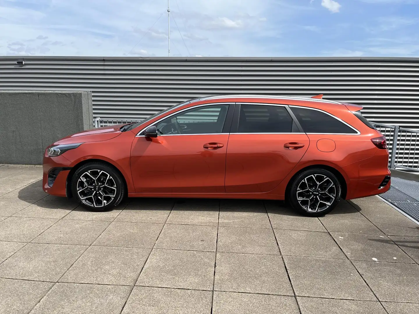 Kia Ceed SW / cee'd SW Sportswagon 1.5 T-GDi GT-Line AUTOMAAT NAVIGATIE / Orange - 2