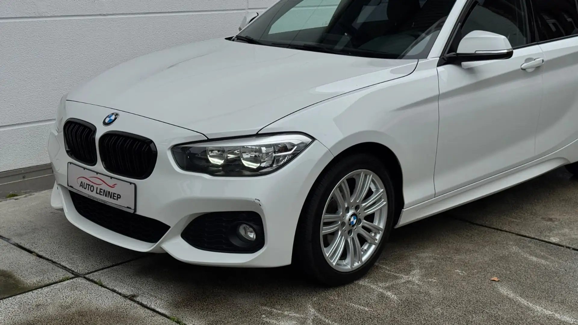 BMW 120 i*LCI*M Sportpaket*Automatik*MFL*SHZ*PDC* Blanc - 2