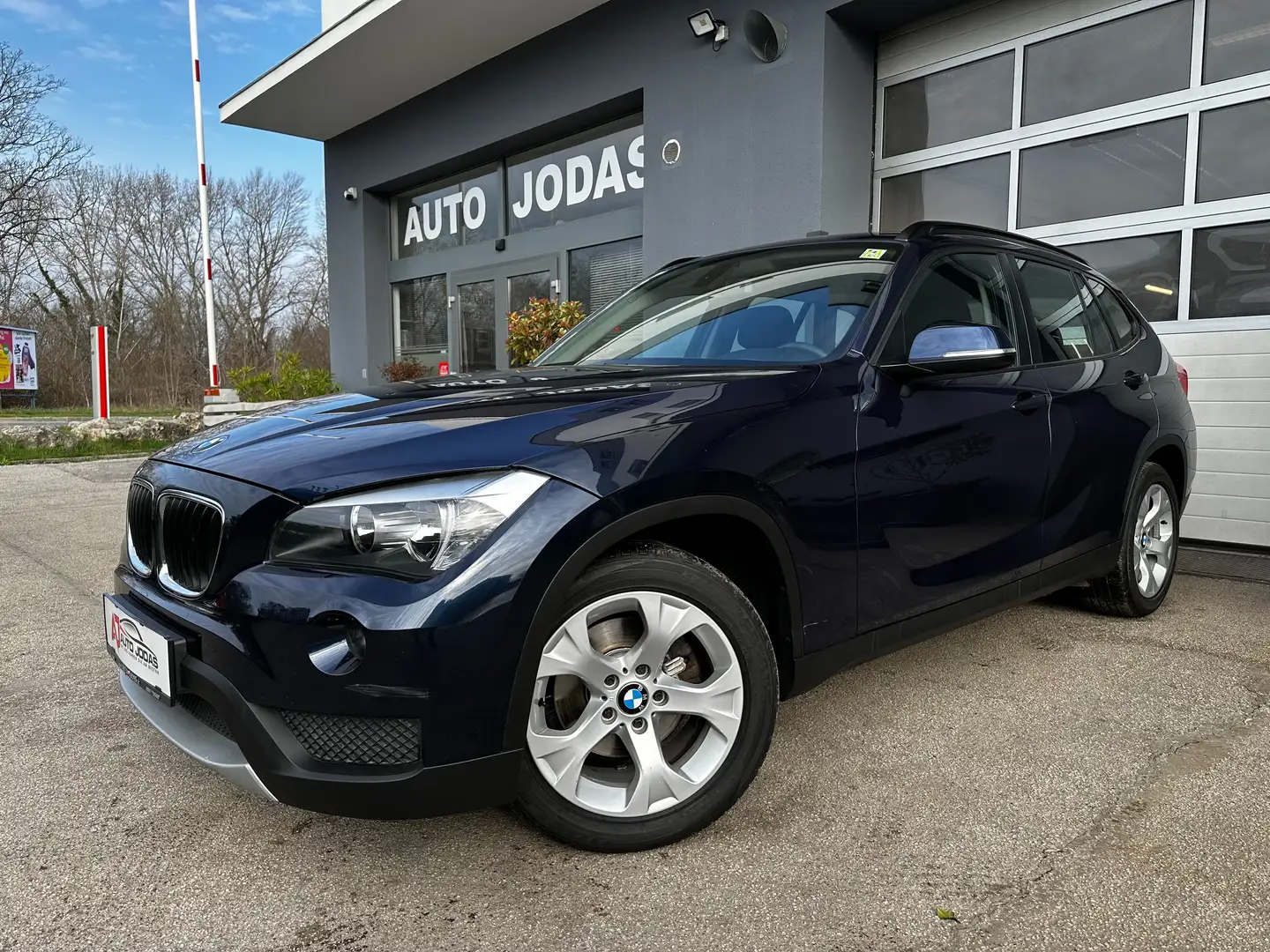 BMW X1 xDrive20i Österreich-Paket Aut. **Tempomat** Blau - 2