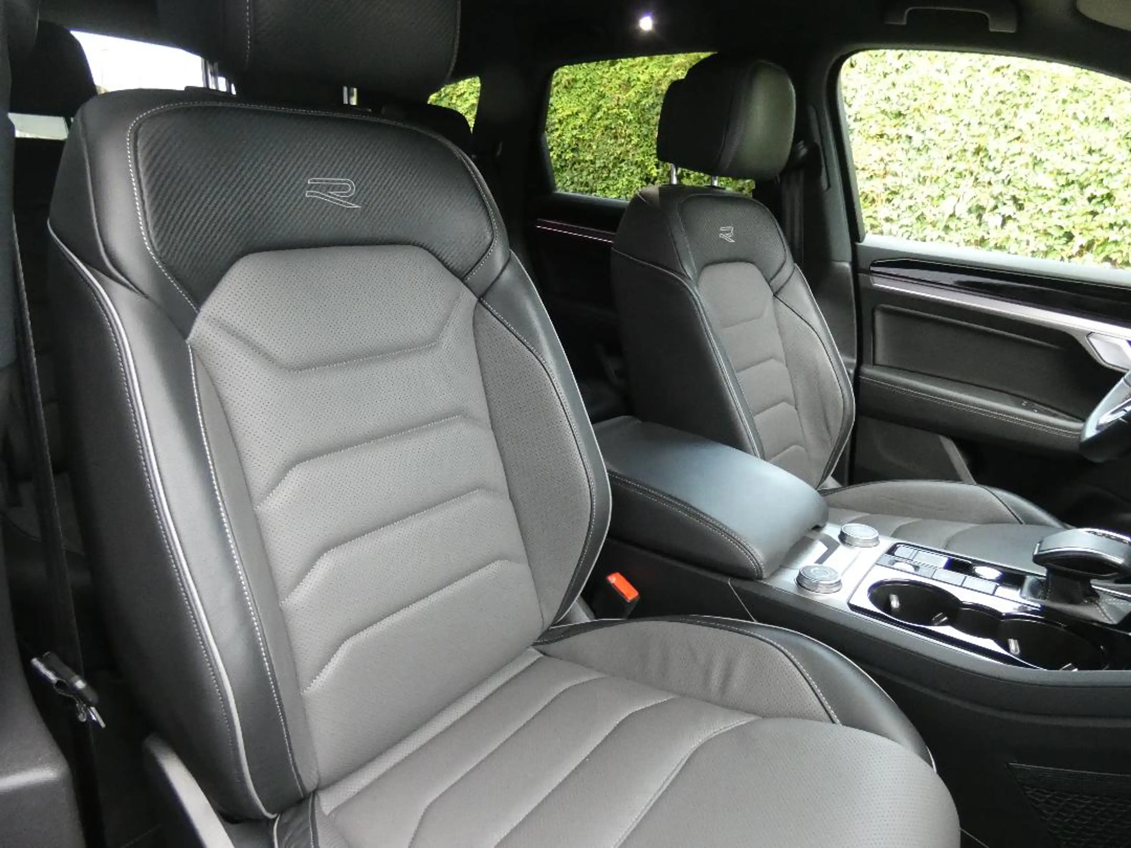 Volkswagen Touareg R-Line 3.0 TDI 4Motion Automatik MLED Navi — photo 4