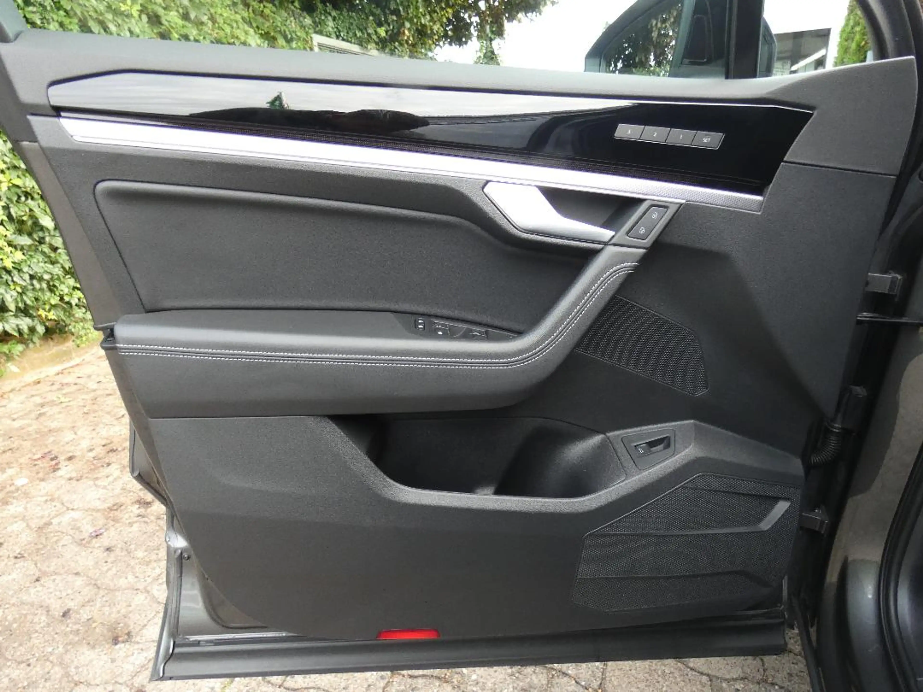 Volkswagen Touareg R-Line 3.0 TDI 4Motion Automatik MLED Navi — photo 12