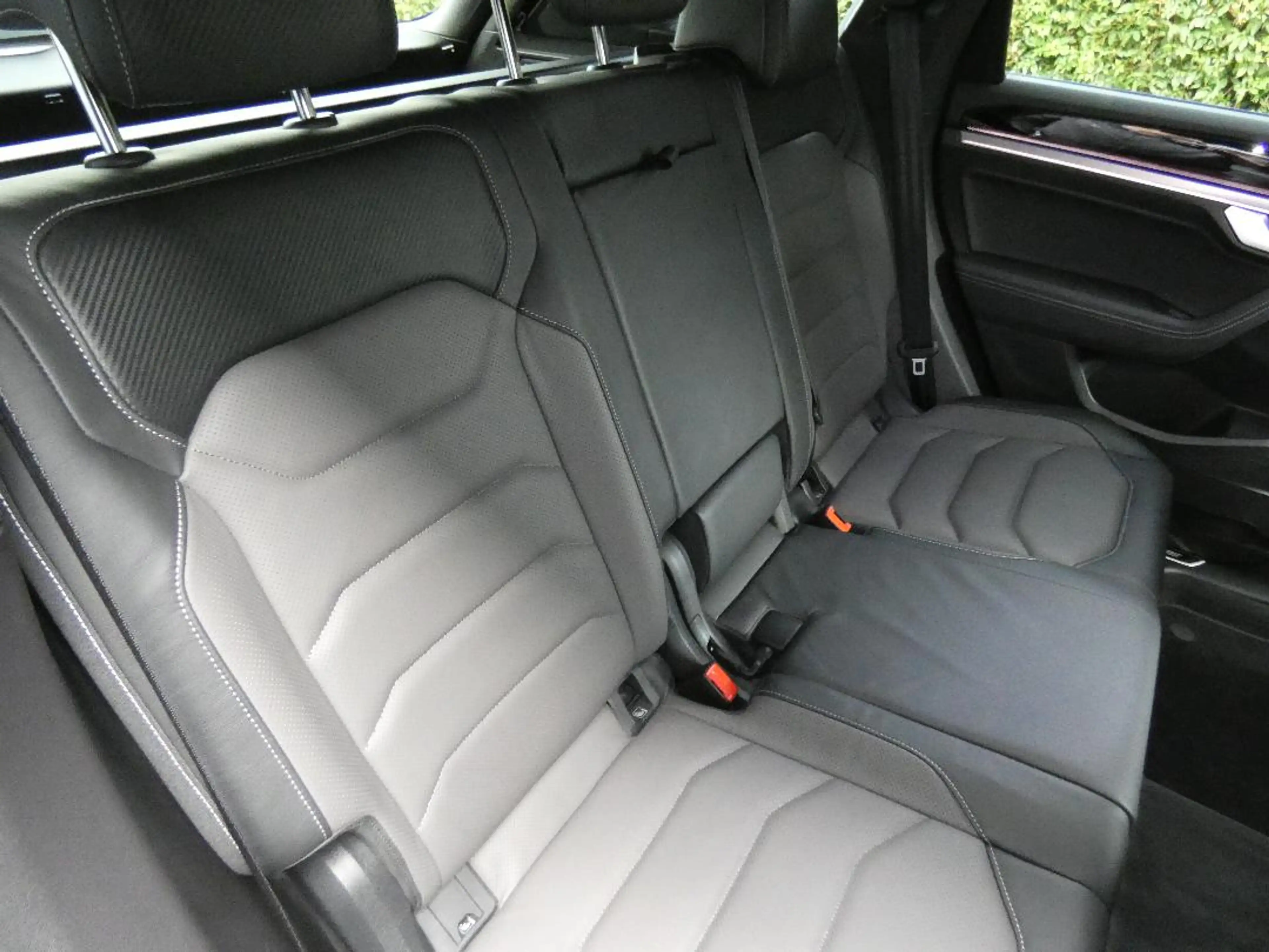 Volkswagen Touareg R-Line 3.0 TDI 4Motion Automatik MLED Navi — photo 5