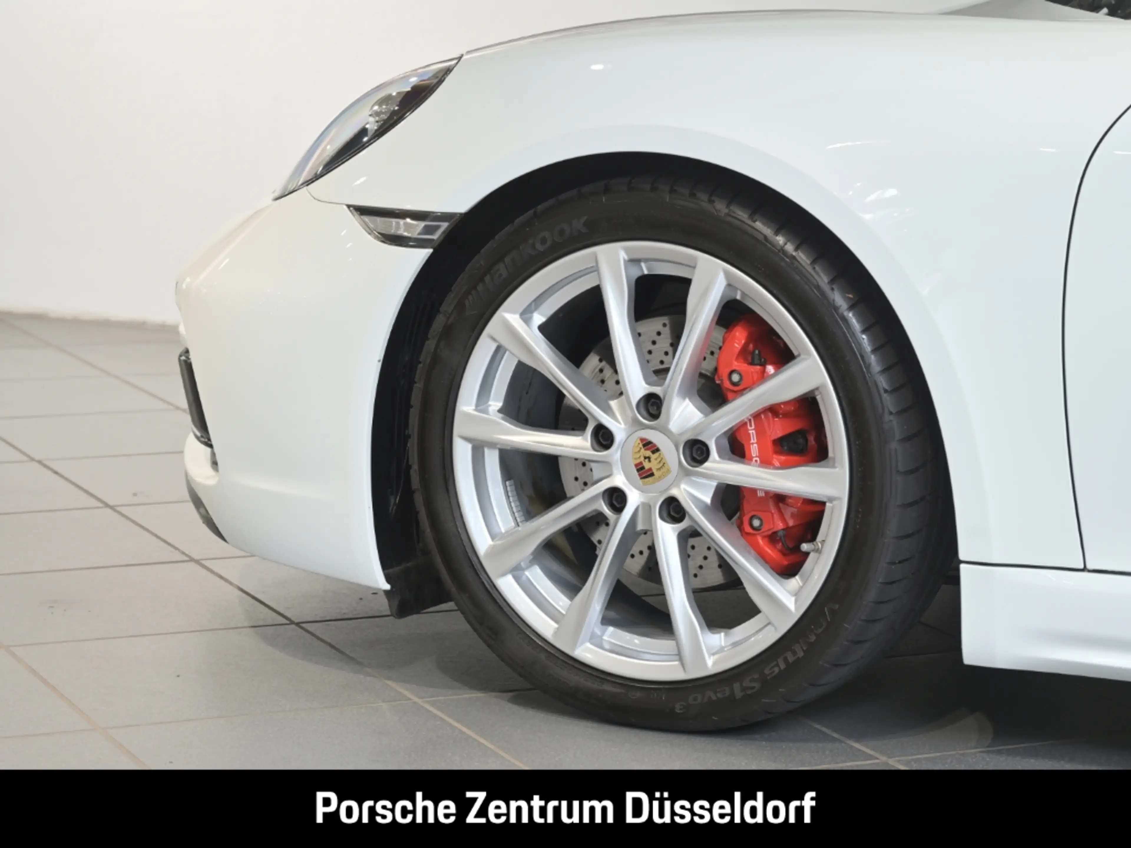 Porsche Cayman 718 S — photo 10