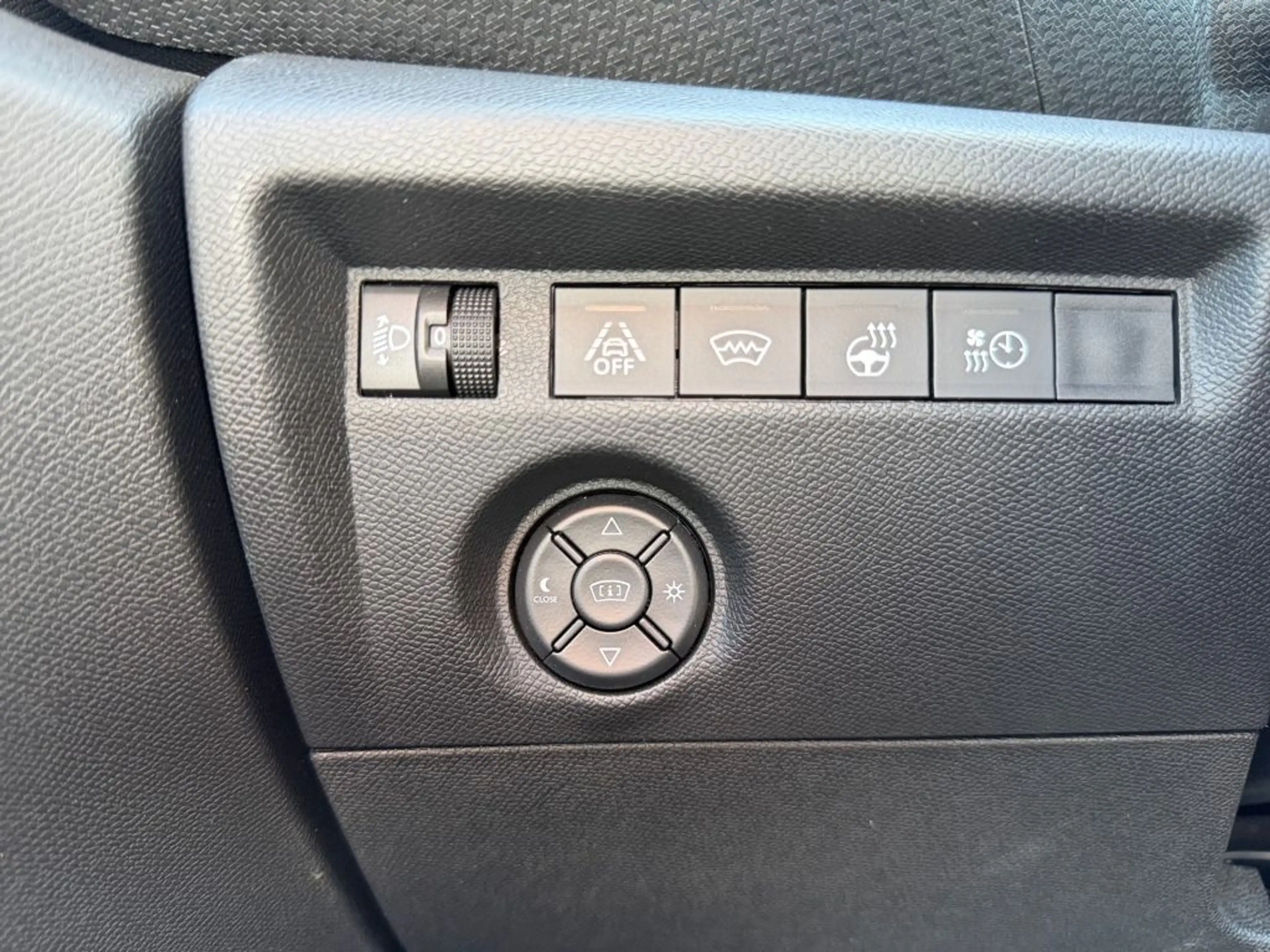 Citroen E-C4 Electric 136 SHINE — photo 15