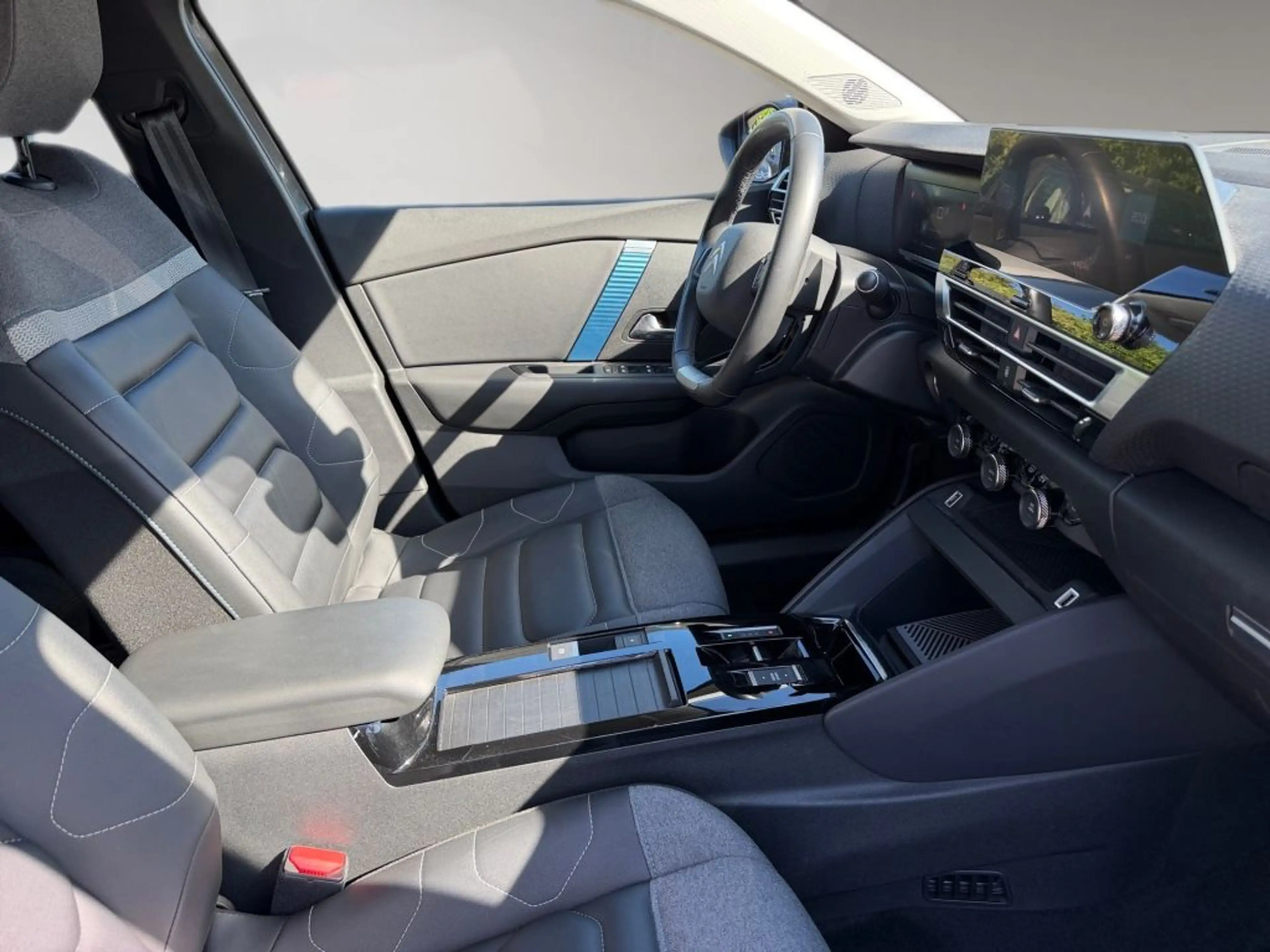 Citroen E-C4 Electric 136 SHINE — photo 7