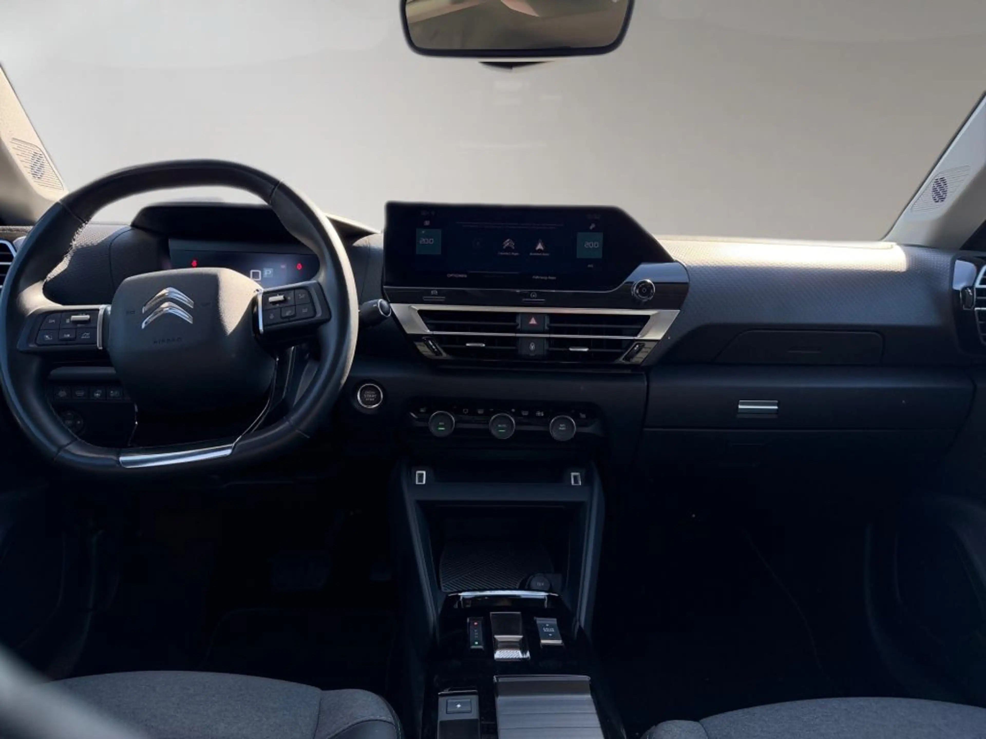 Citroen E-C4 Electric 136 SHINE — photo 2