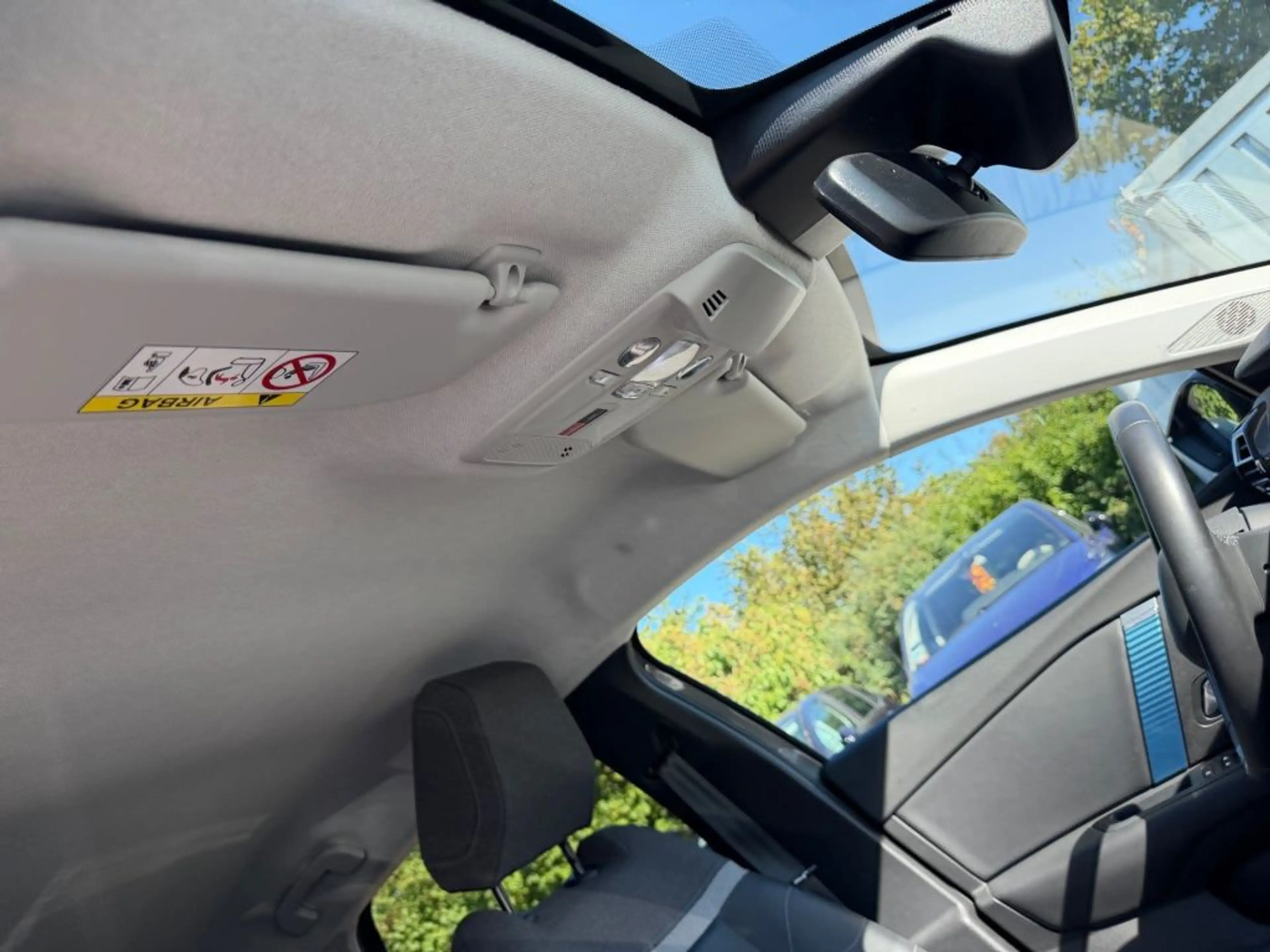 Citroen E-C4 Electric 136 SHINE — photo 8
