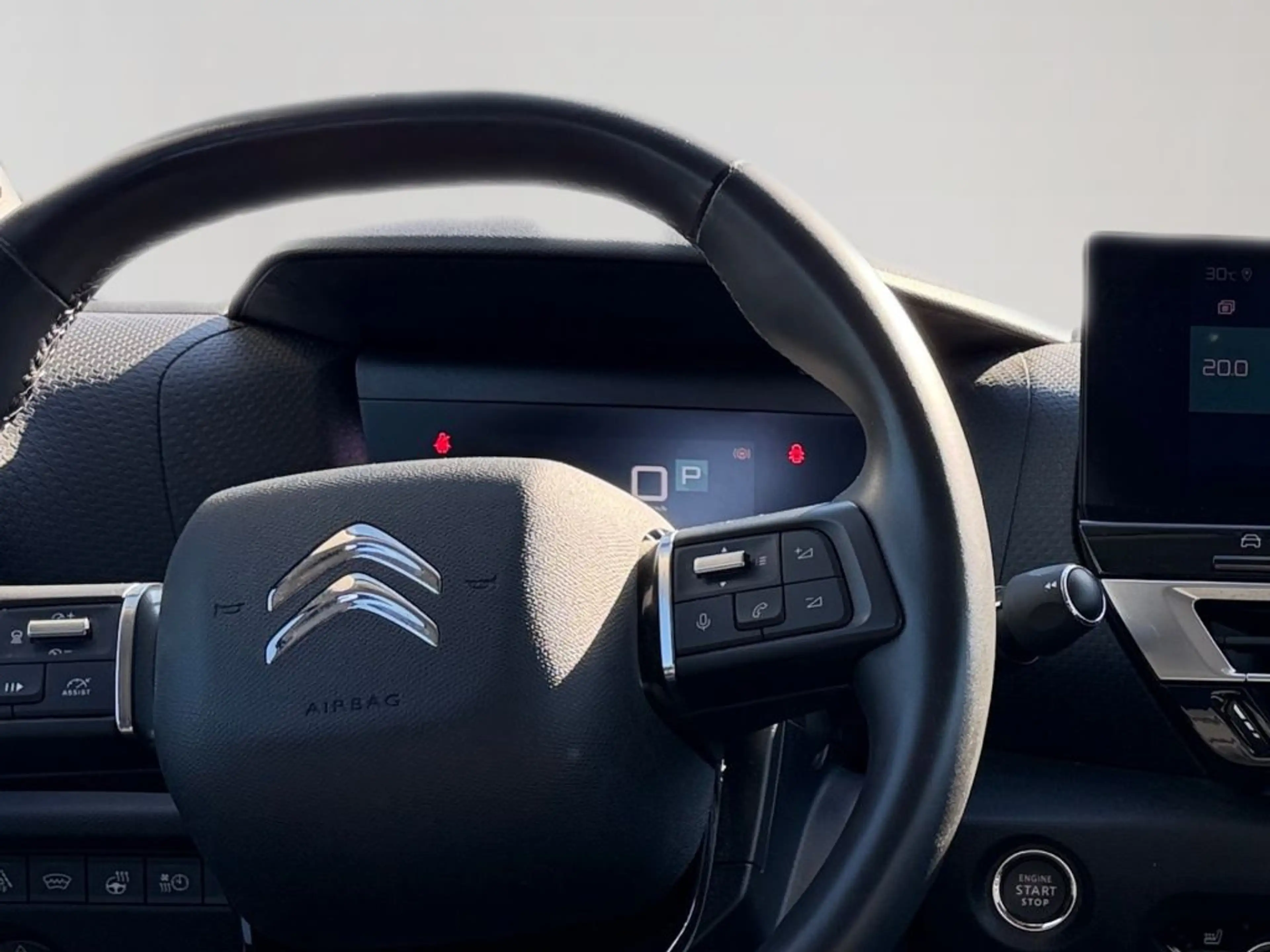 Citroen E-C4 Electric 136 SHINE — photo 18