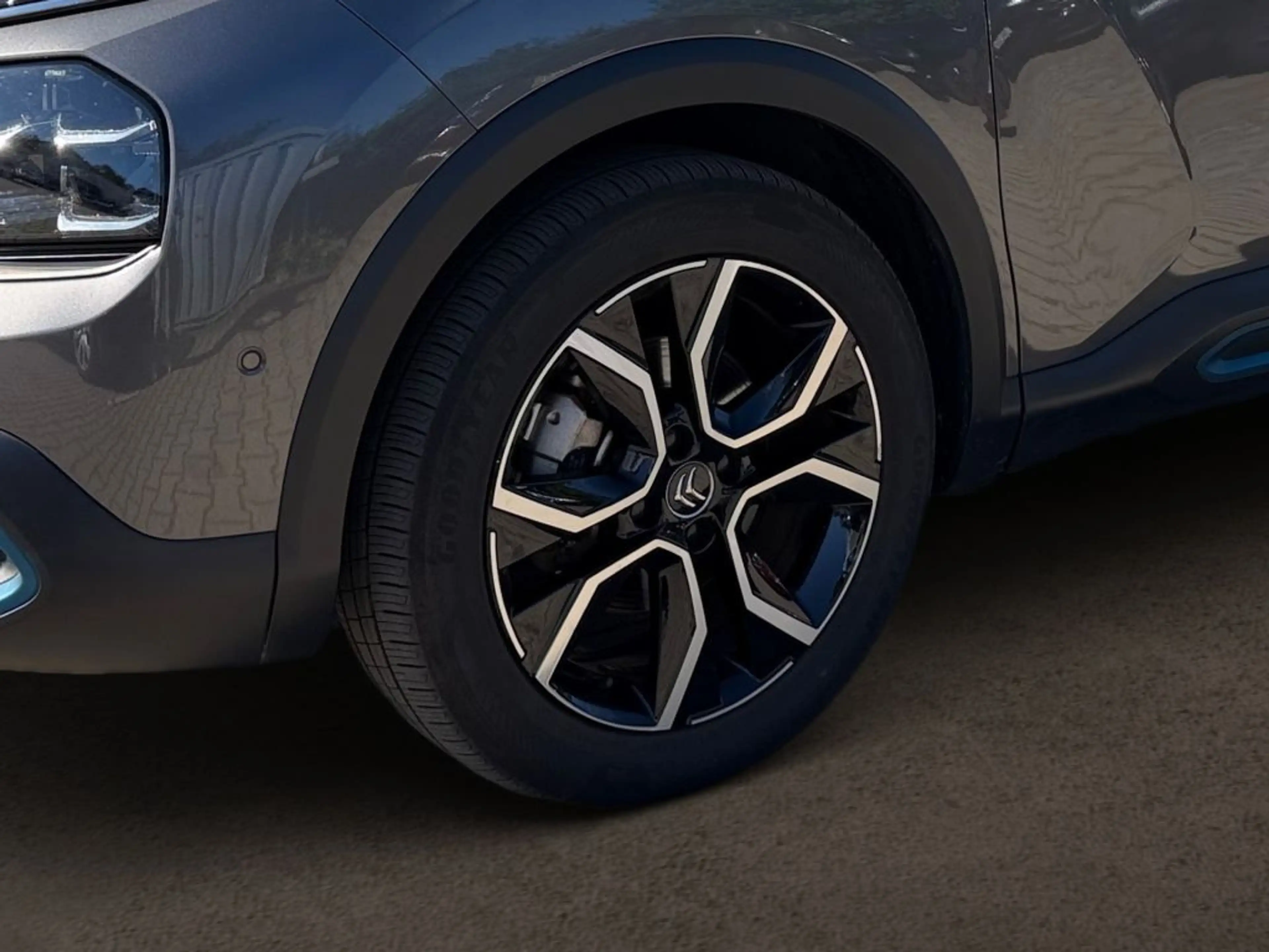 Citroen E-C4 Electric 136 SHINE — photo 17