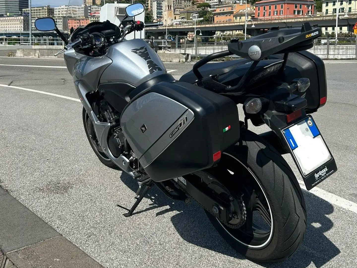 Honda CBF 1000 ST Stříbrná - 2