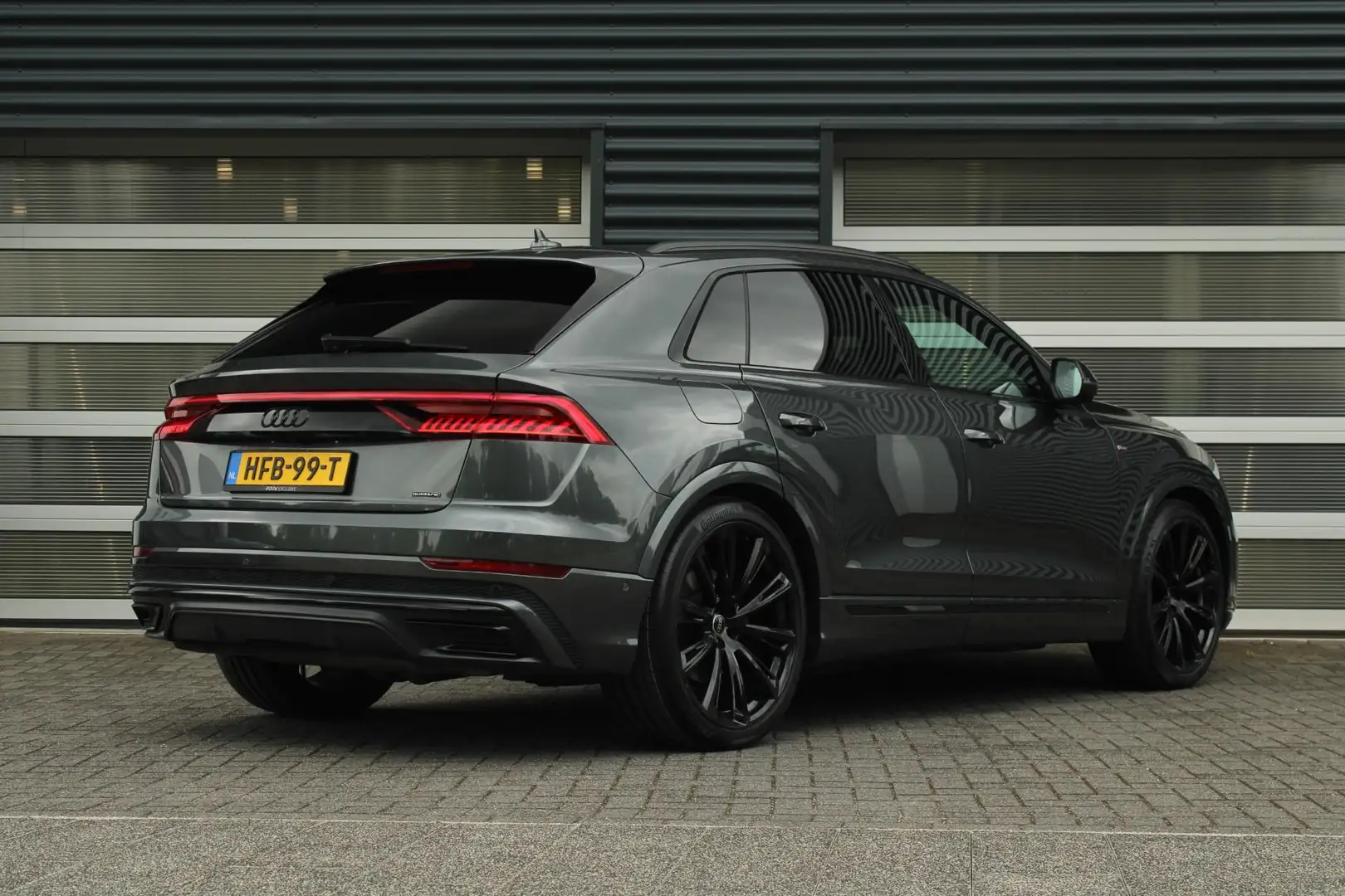 Audi Q8 60 TFSIe 462pk quattro Pro Line S Competition | Pa Grijs - 2