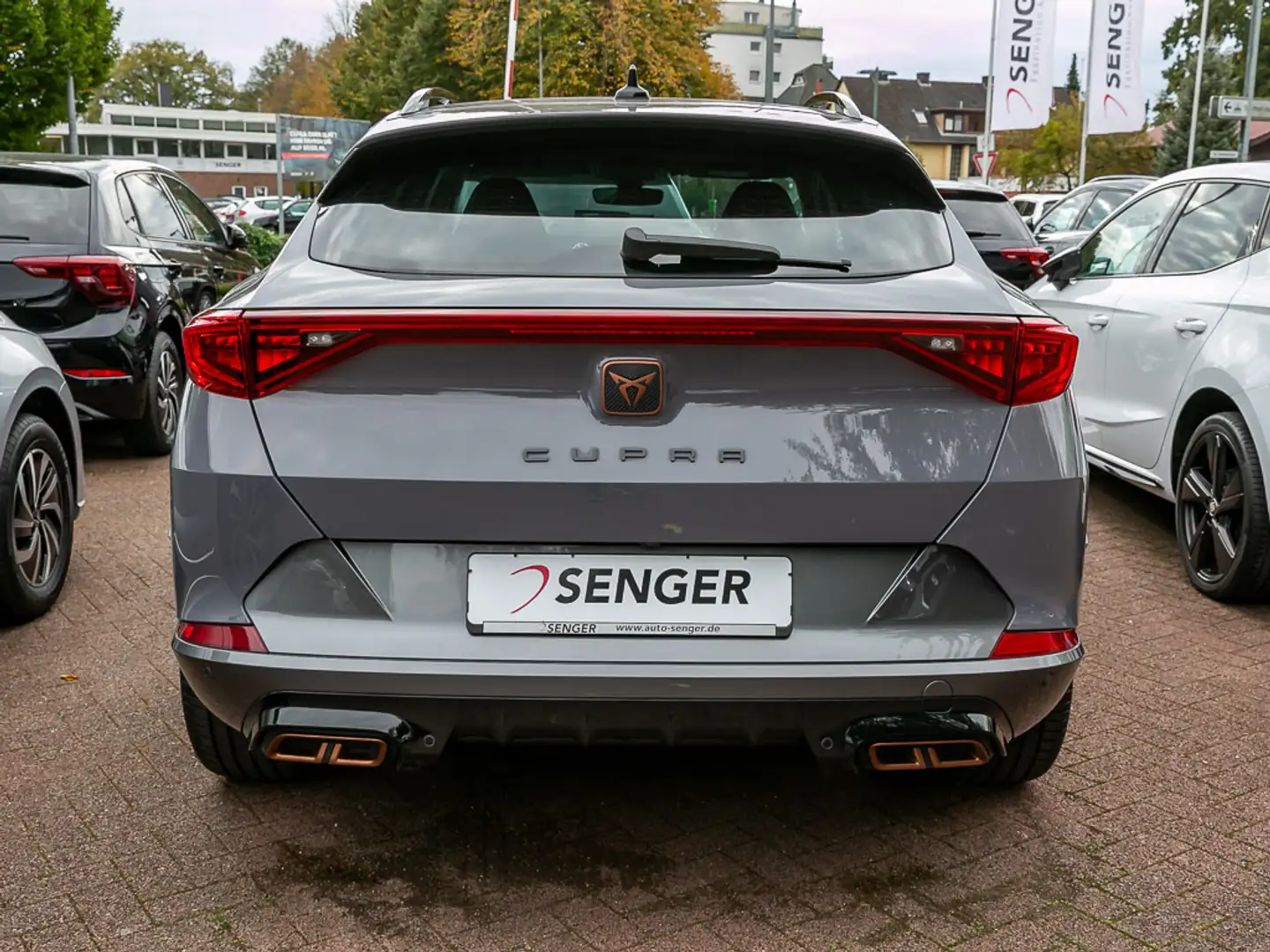 CUPRA Formentor 1.4 e-Hybrid VZ Nav DCC Schalensitze Grijs - 2