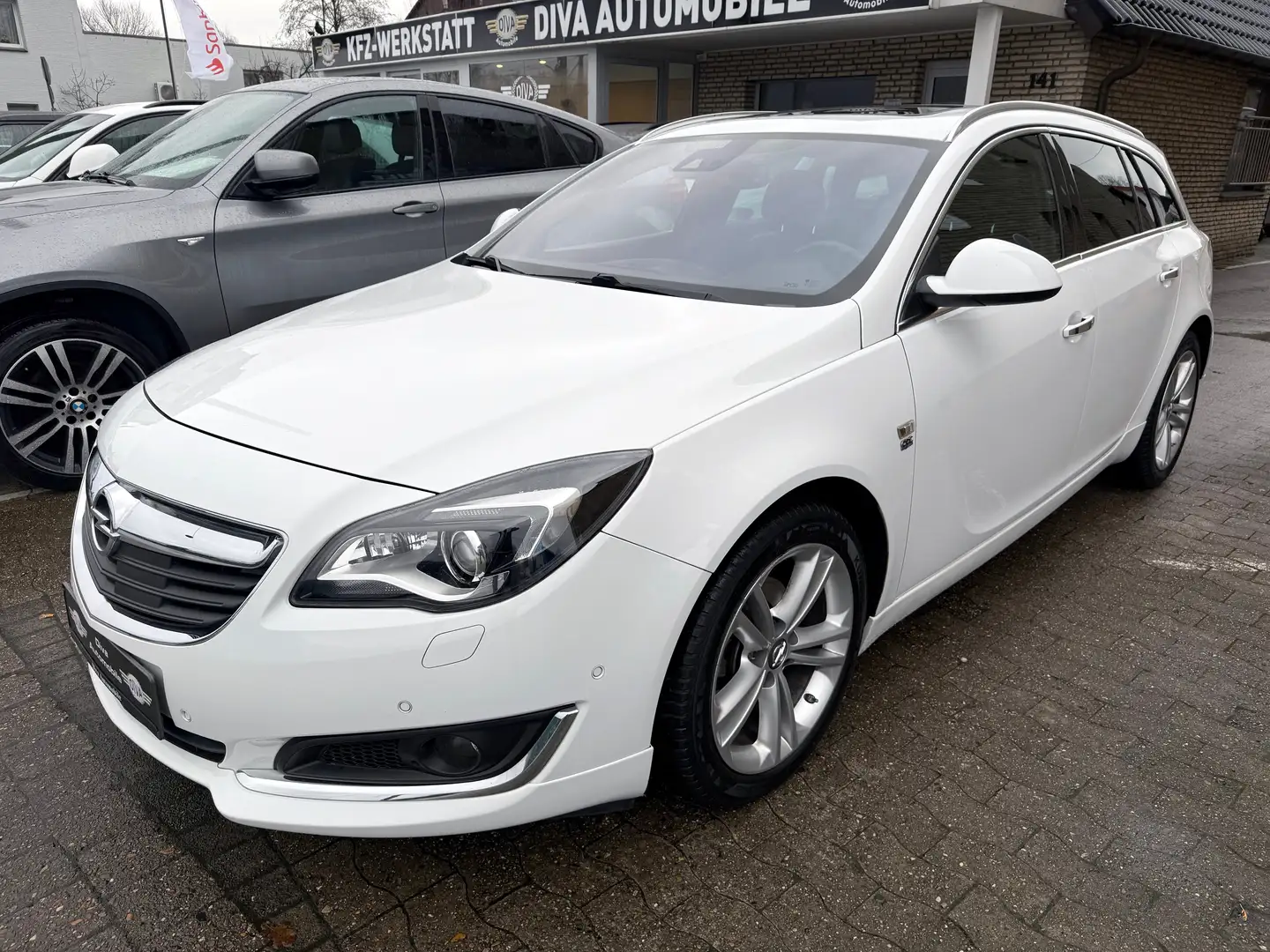 Opel Insignia Business Automatik Weiß - 1