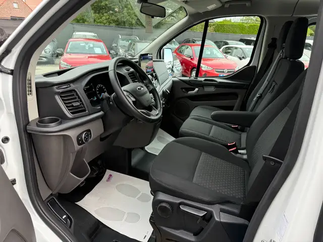 Ford Transit Custom view 13