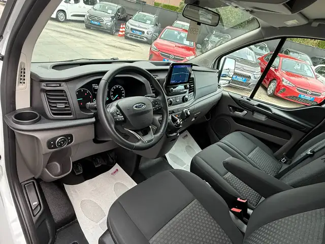 Ford Transit Custom view 14
