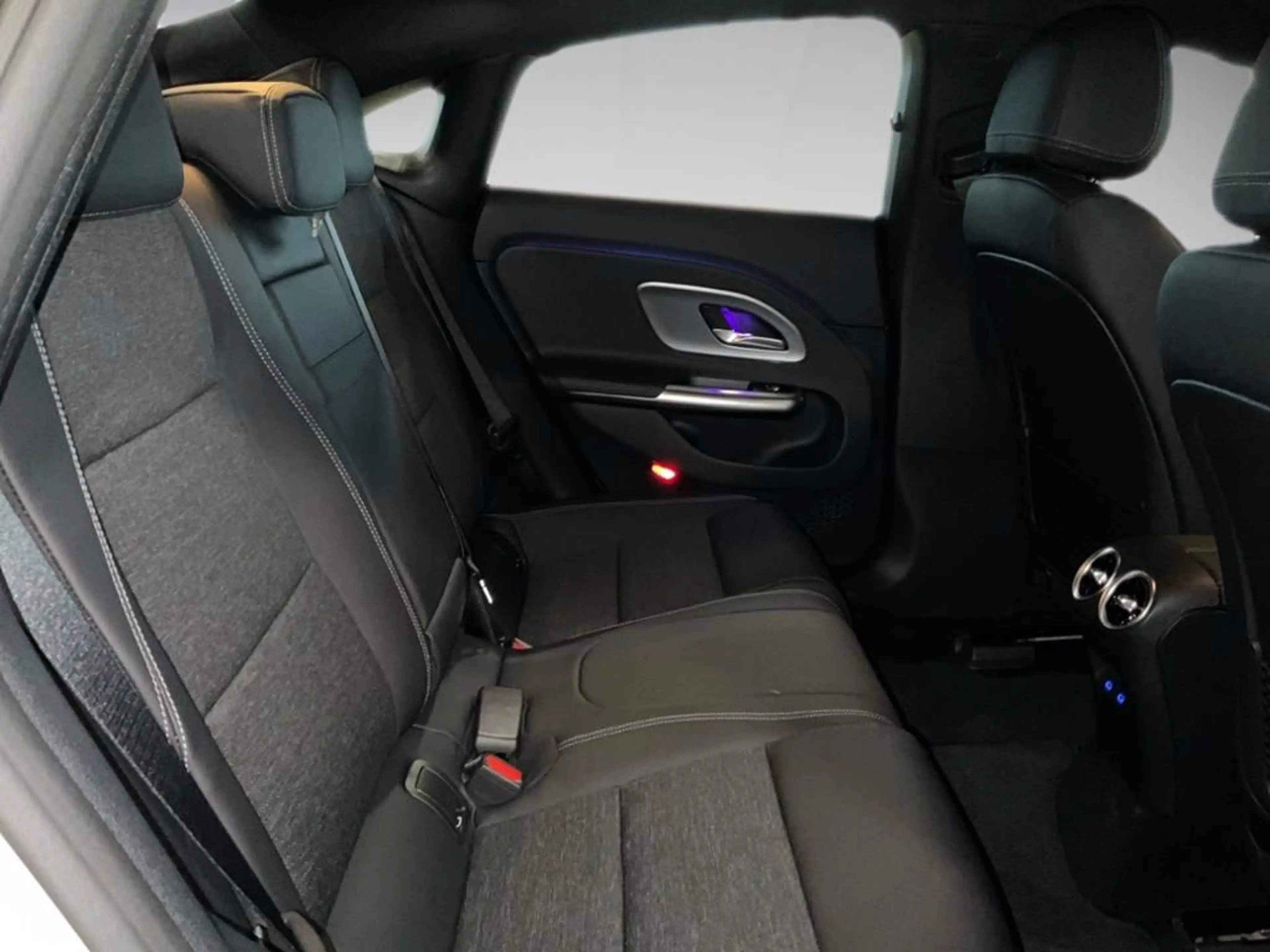 Mercedes-Benz CLA 250 + mit EQ Technologie AHK AUT DynLicht LED — photo 11