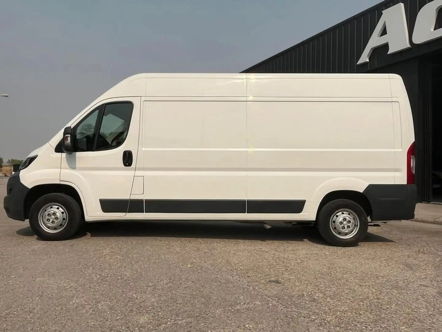 Peugeot Boxer 335 L3H2 BlueHDi 96KW (130CV) Bílá - 2