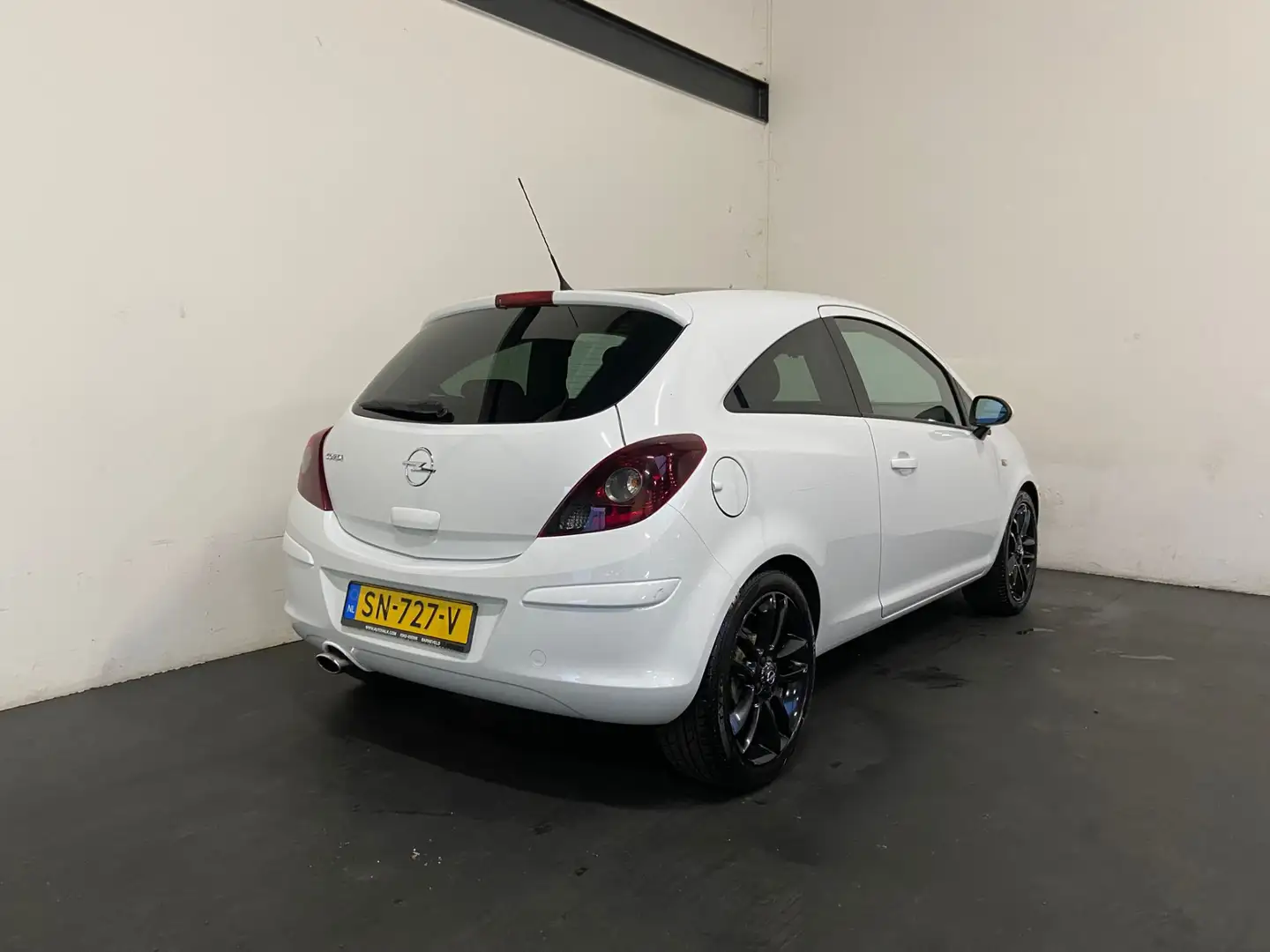 Opel Corsa 1.2-16V '111' Edition Wit - 2