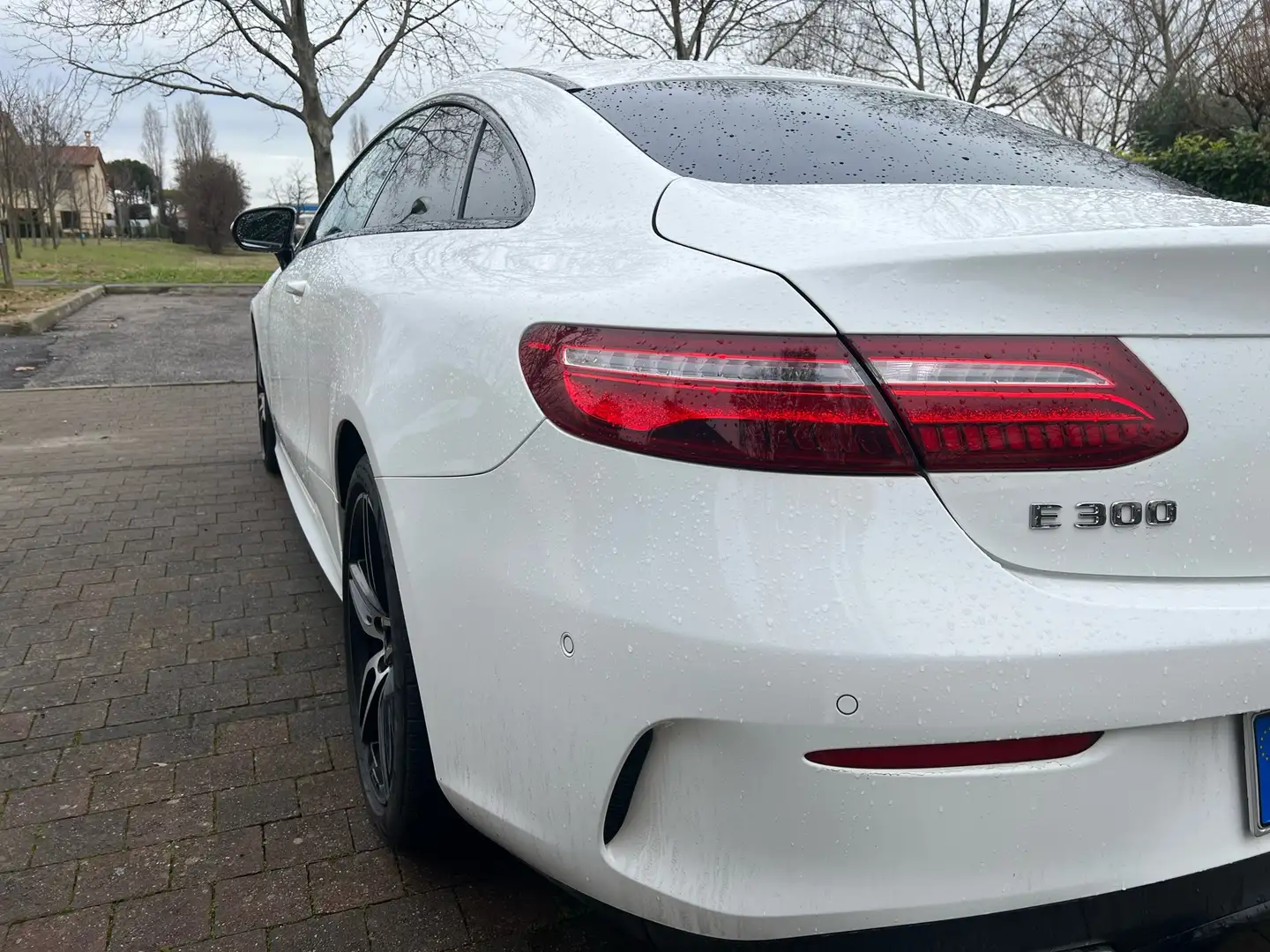 Mercedes-Benz E 300 Bianco - 2