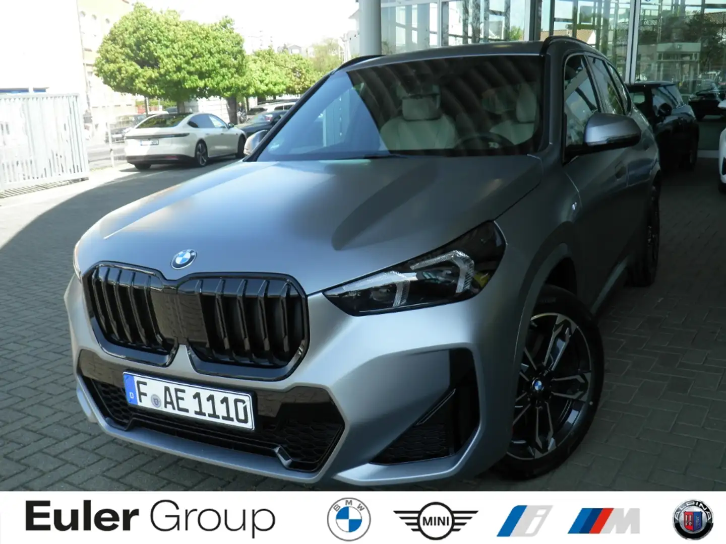 BMW X1 sDrive20i U11 B38 Sportpaket AD Navi Digitales Coc Grau - 1