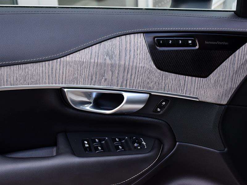 2024 Volvo XC90 B6 AWD Ultimate Bright Theme 7-Seater thumb 18