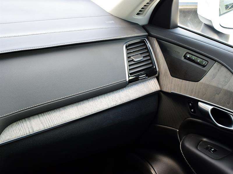 2024 Volvo XC90 B6 AWD Ultimate Bright Theme 7-Seater thumb 24