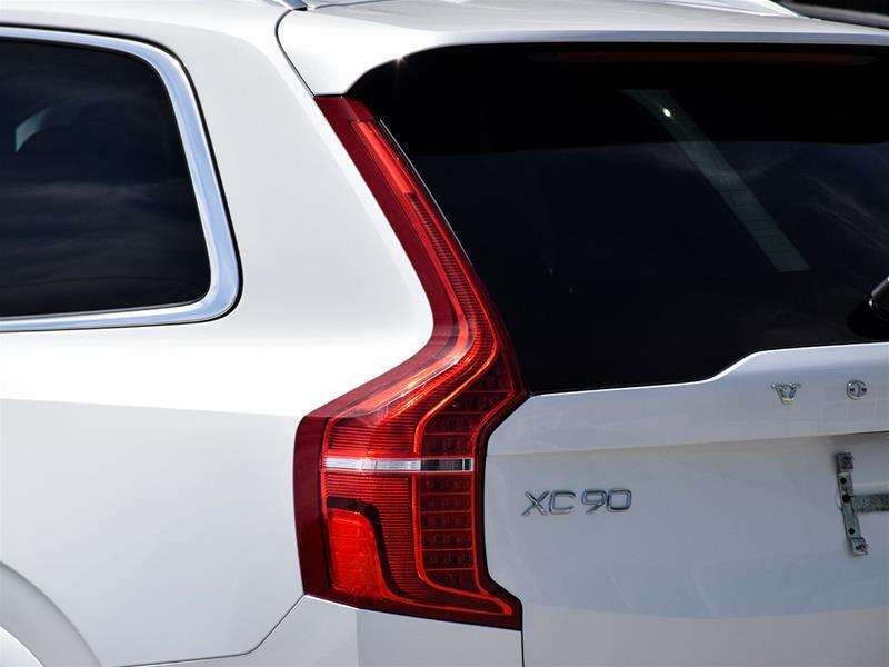 2024 Volvo XC90 B6 AWD Ultimate Bright Theme 7-Seater thumb 8