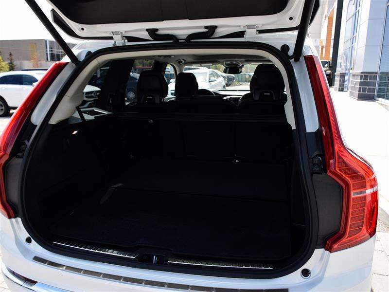 2024 Volvo XC90 B6 AWD Ultimate Bright Theme 7-Seater thumb 9