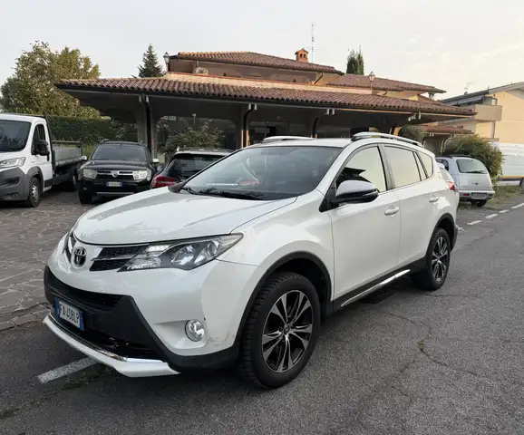 Toyota RAV4 Rav4 2.2 d-cat Lounge White Edition 4wd 150cv auto