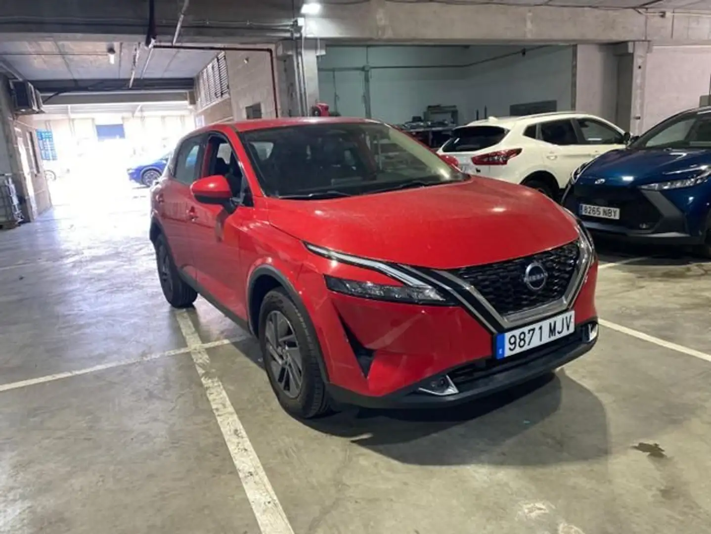 Nissan Qashqai DIG-T 103kW (140CV) mHEV 4x2 Acenta Rojo - 2