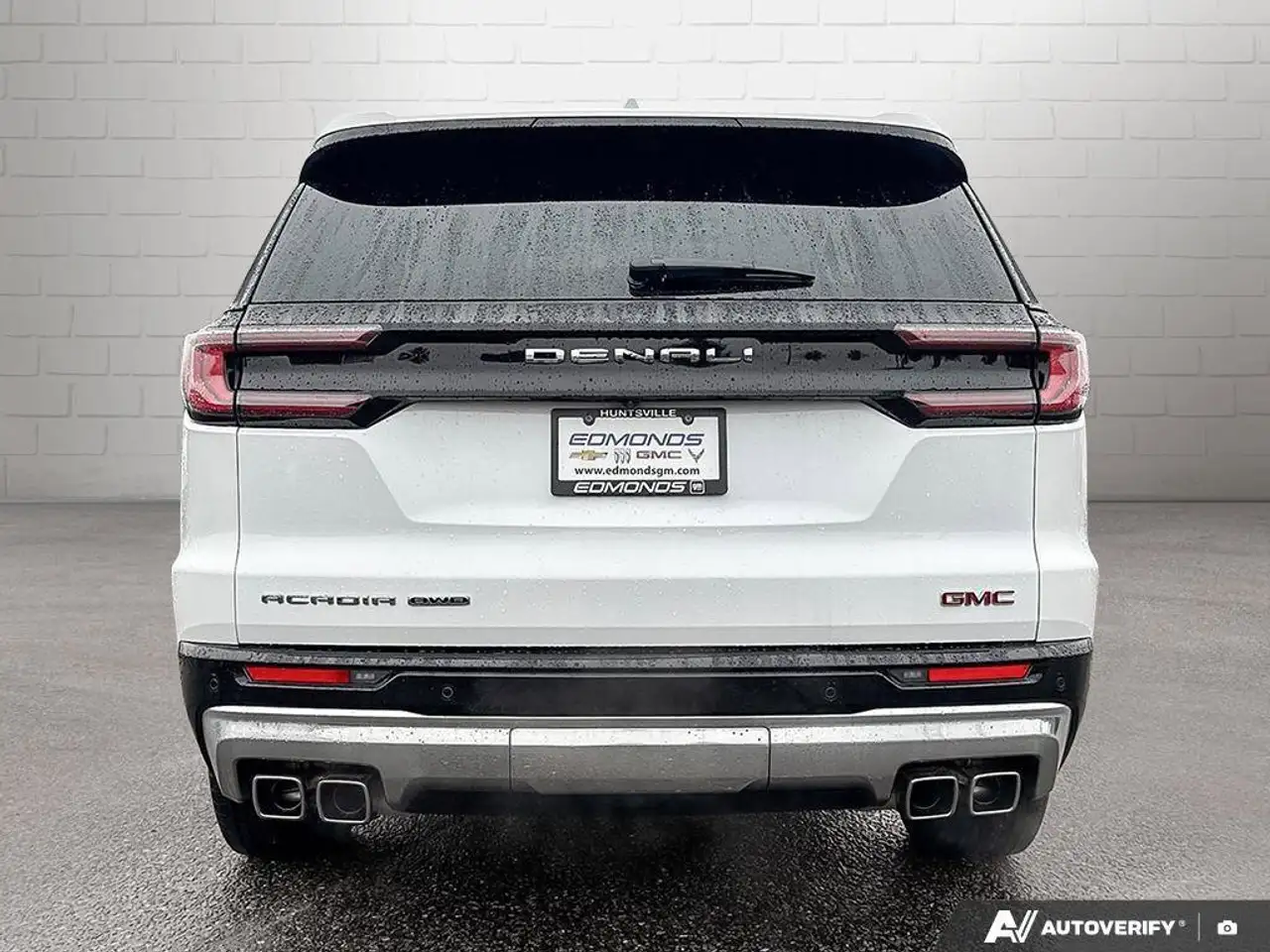 GMC Acadia снимка GMC Acadia
