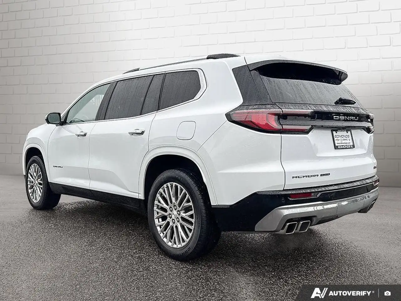 GMC Acadia снимка GMC Acadia