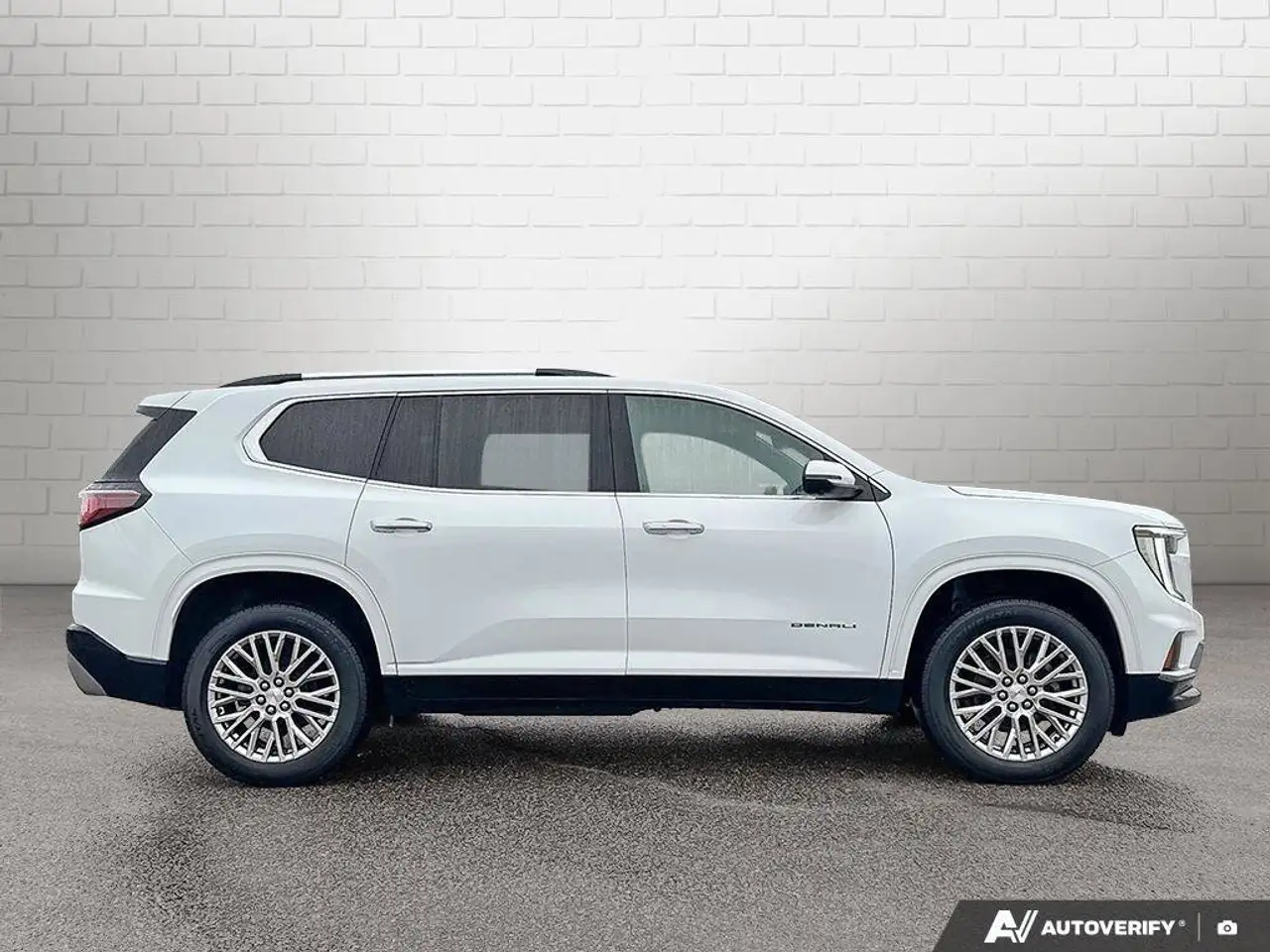 GMC Acadia снимка GMC Acadia