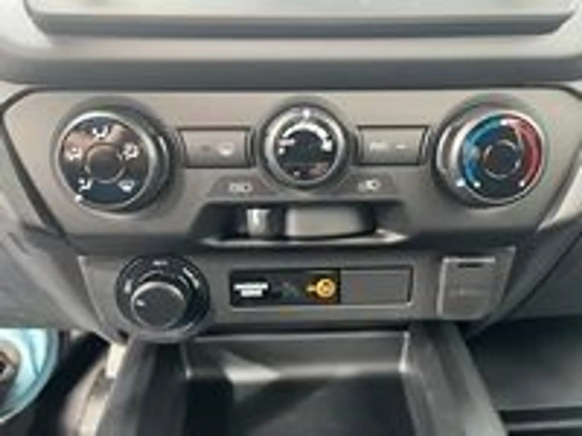 Isuzu D-Max Space Cab L AT neues Modell +SOFORT+ — photo 15