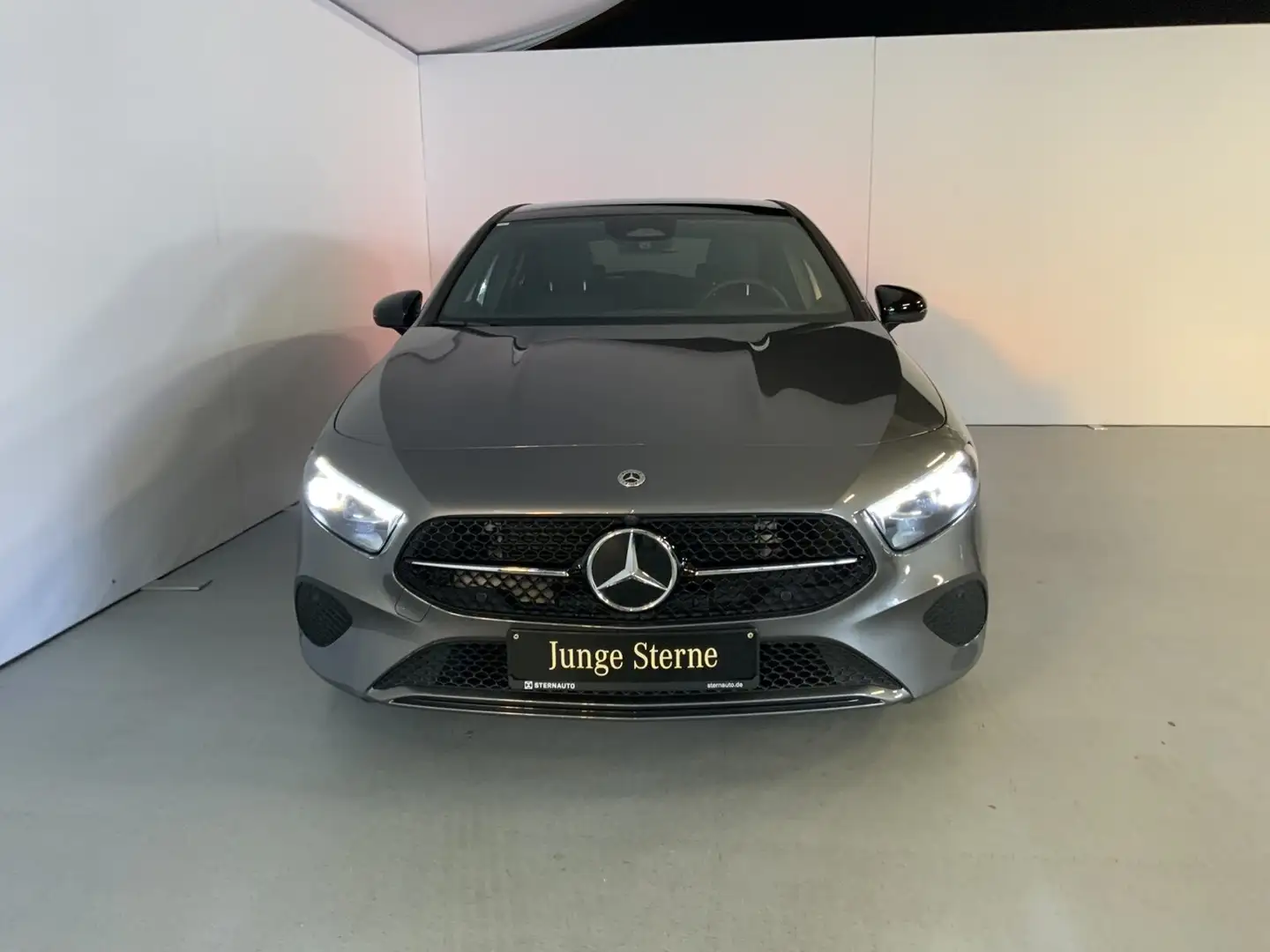 Mercedes-Benz A 180 A 180 Kompakt Progres Distronic AHK Multi LED Grau - 2