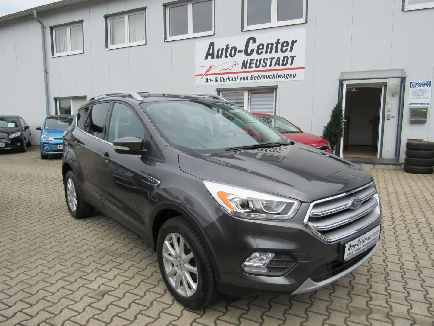 Ford Kuga Titanium, AHK, NAVI, XENON.. Grau - 2