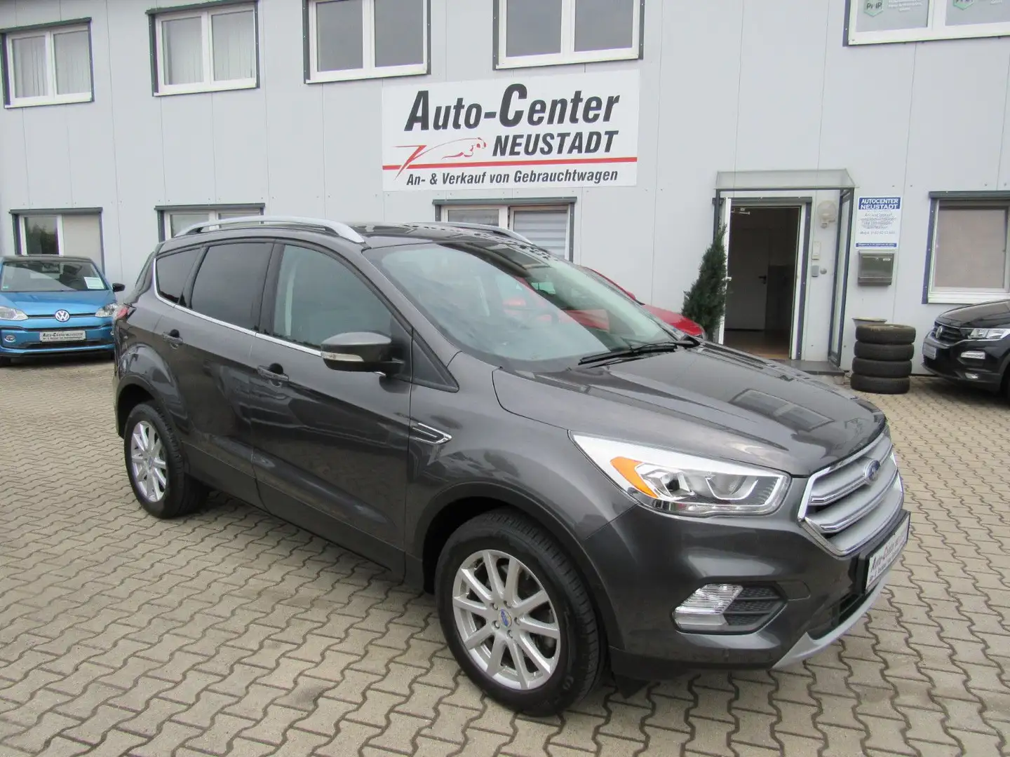 Ford Kuga Titanium, AHK, NAVI, XENON.. Grau - 1