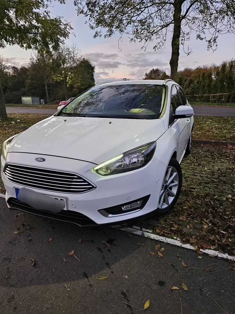Ford Focus Titanium Weiß - 1