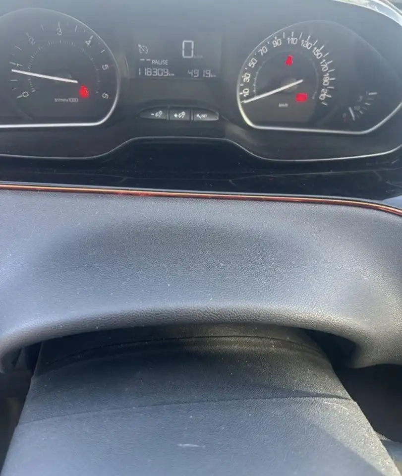 Peugeot 208 208 — photo 3