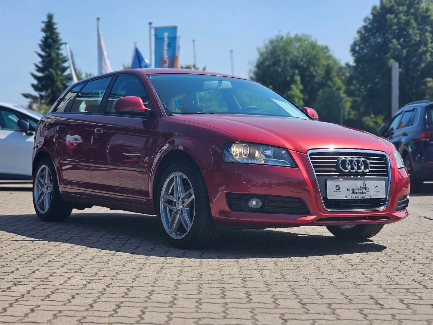 Audi A3 1.4 TFSI Attraction Sportback, KLIMA, SHZ Rouge - 2